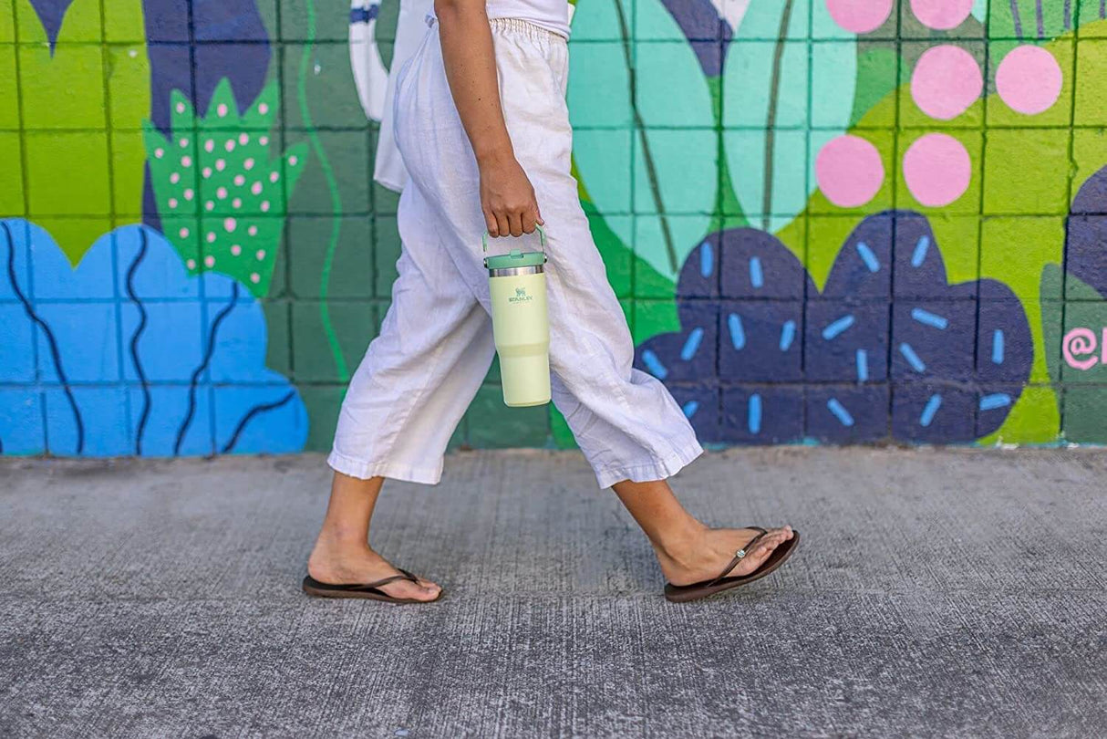 Stanley Classic IceFlow Flip Straw Tumbler - 30 oz / 890 ml