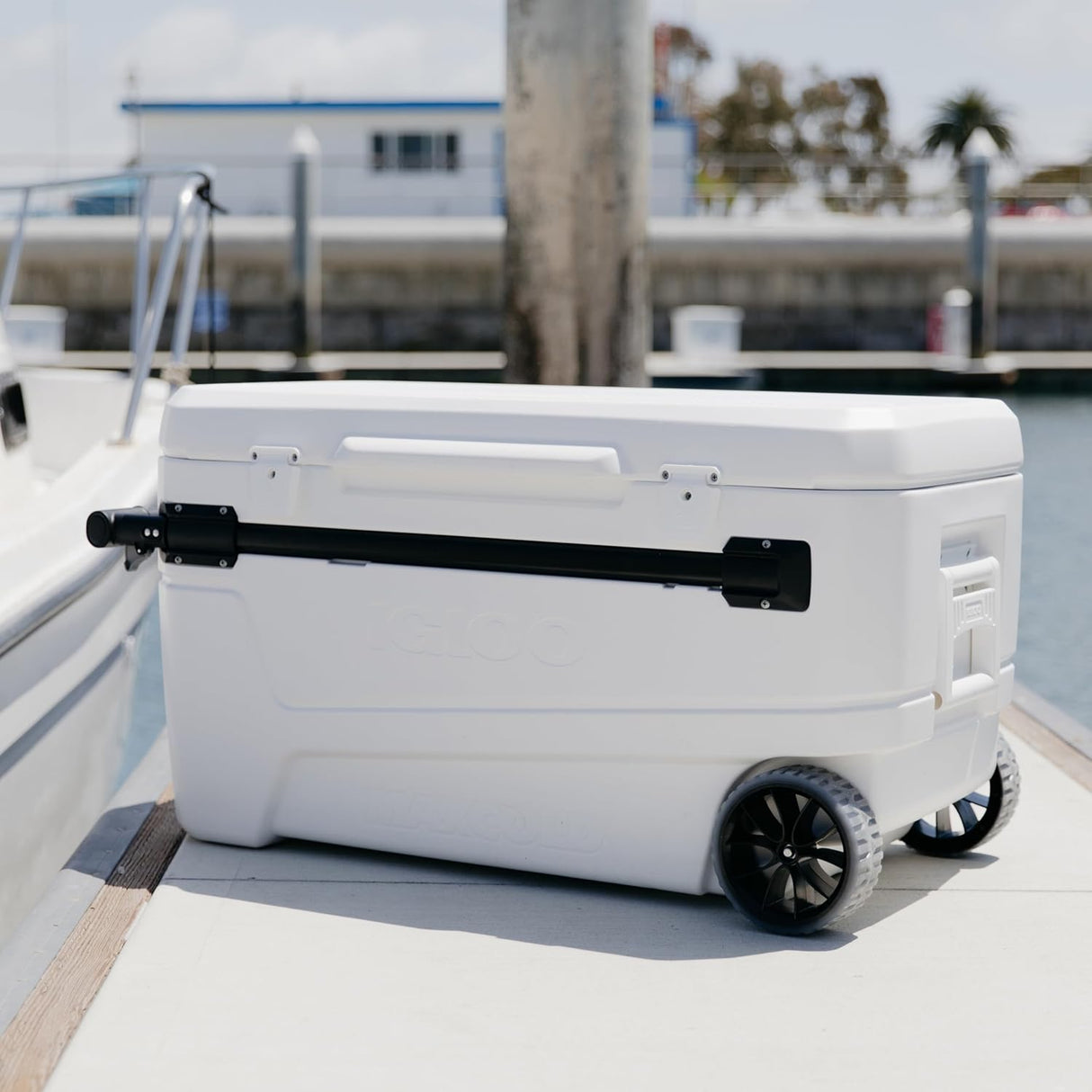 Igloo Sunset Glide 110 Qt / 104 L Wheeled Cooler