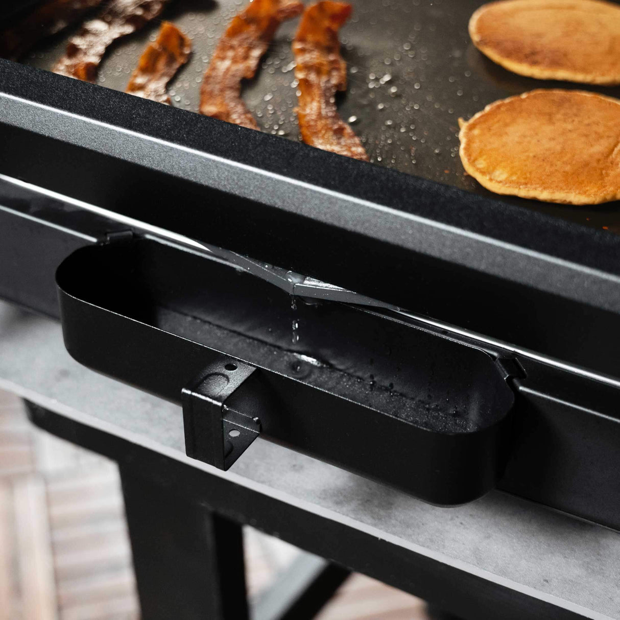 Blackstone E-Series Electric Tabletop Griddle 17 Inch cooking bacon and pancakes