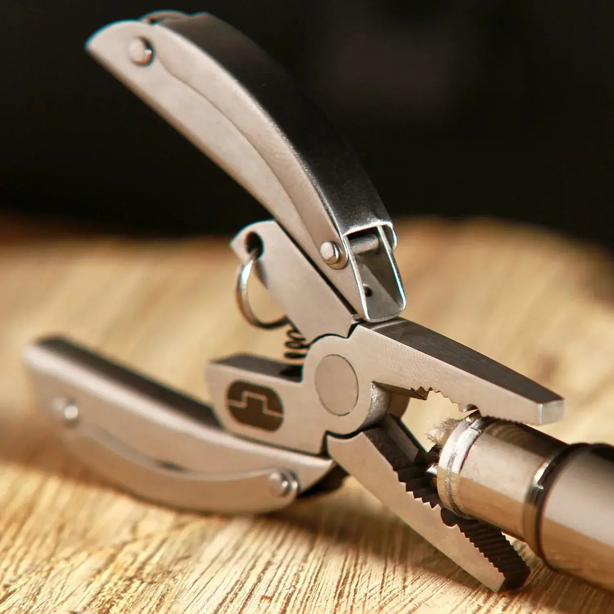 True Utility Scarab 7-in-1 Compact Multi Tool Gear