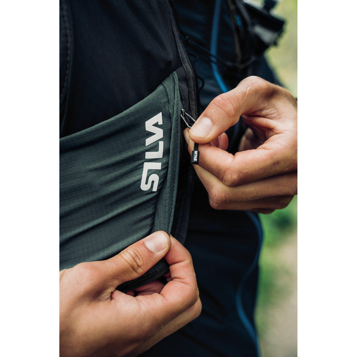 Strive Fly Vest - Black