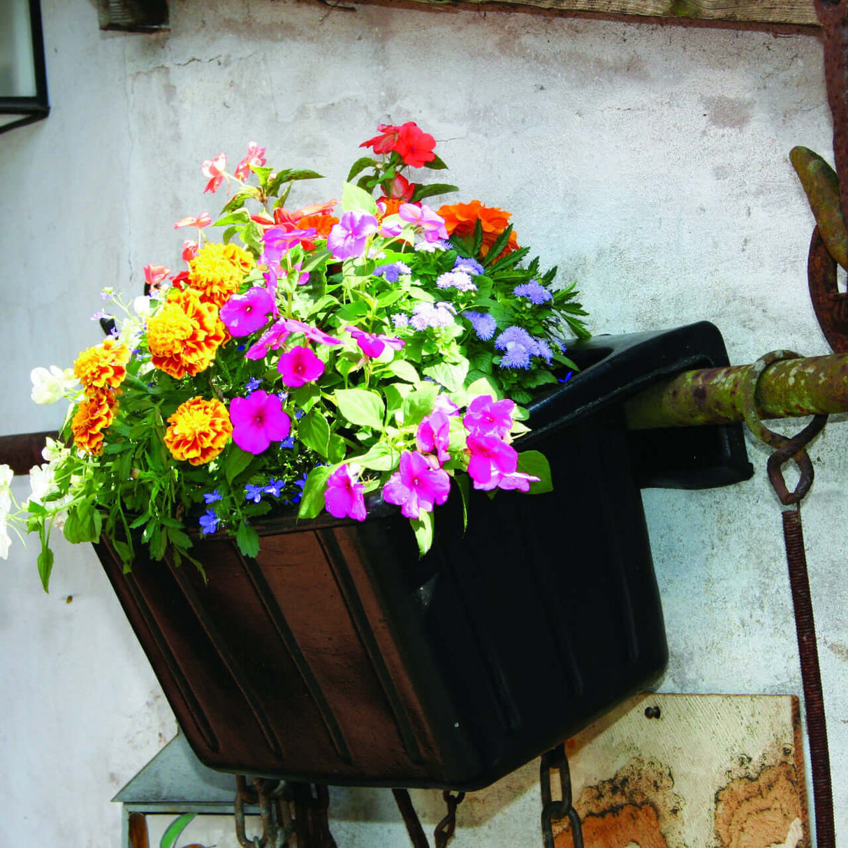 Tyre Rubber Hanging Portable Manger