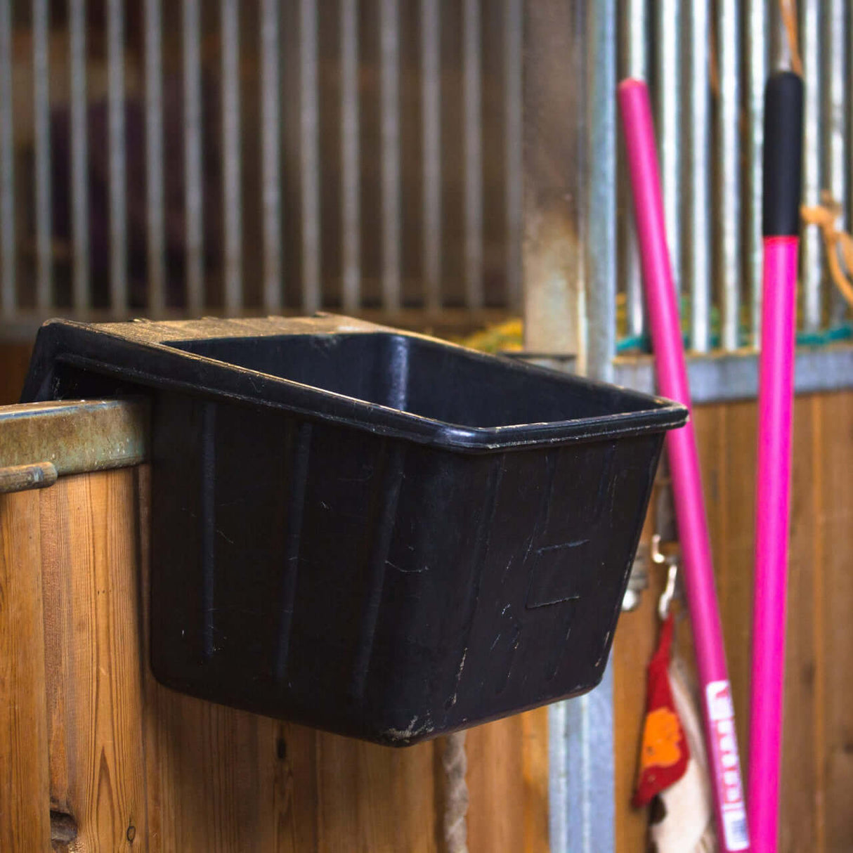 Tyre Rubber Hanging Portable Manger