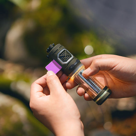 Flextail Repellent Mat Regular — inserting mat into compatible Flextail repeller.